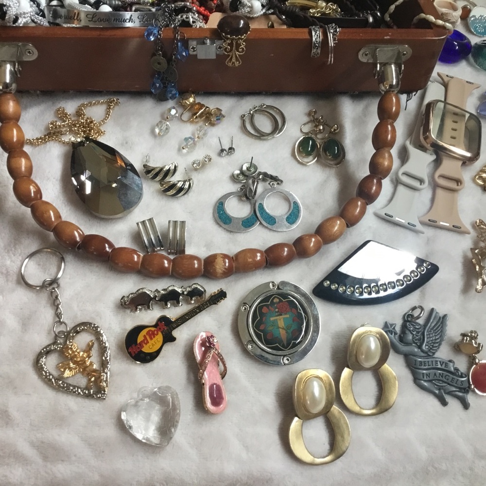 4.24 lb Costume Jewelry Bulk
Vintage, Modern, Designer, Unbranded 🌼 Resellers - Picture 6 of 15